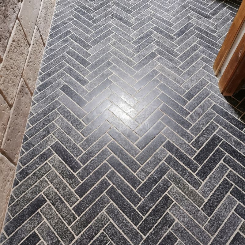 Dallage Bâton Rompu Gris / Noir Hainaut 20x5x1,5 cm - Ti'ma Stone