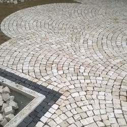 Pavé en pierre naturelle Montpellier Blanc / Beige - Ti'ma Stone
