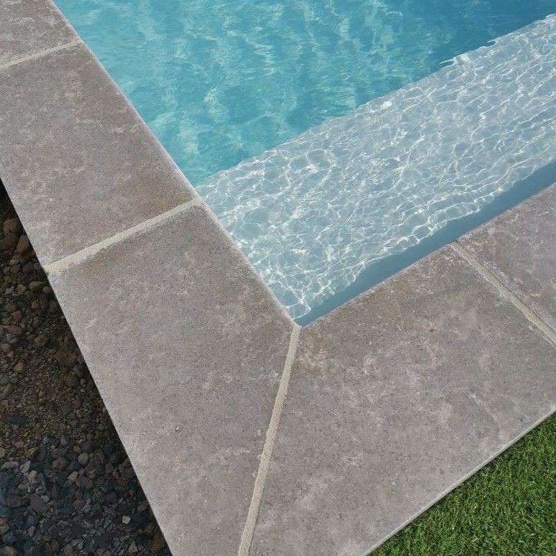 Margelle de piscine pierre Sinaï Grise Vieillie - Ti'ma Stone