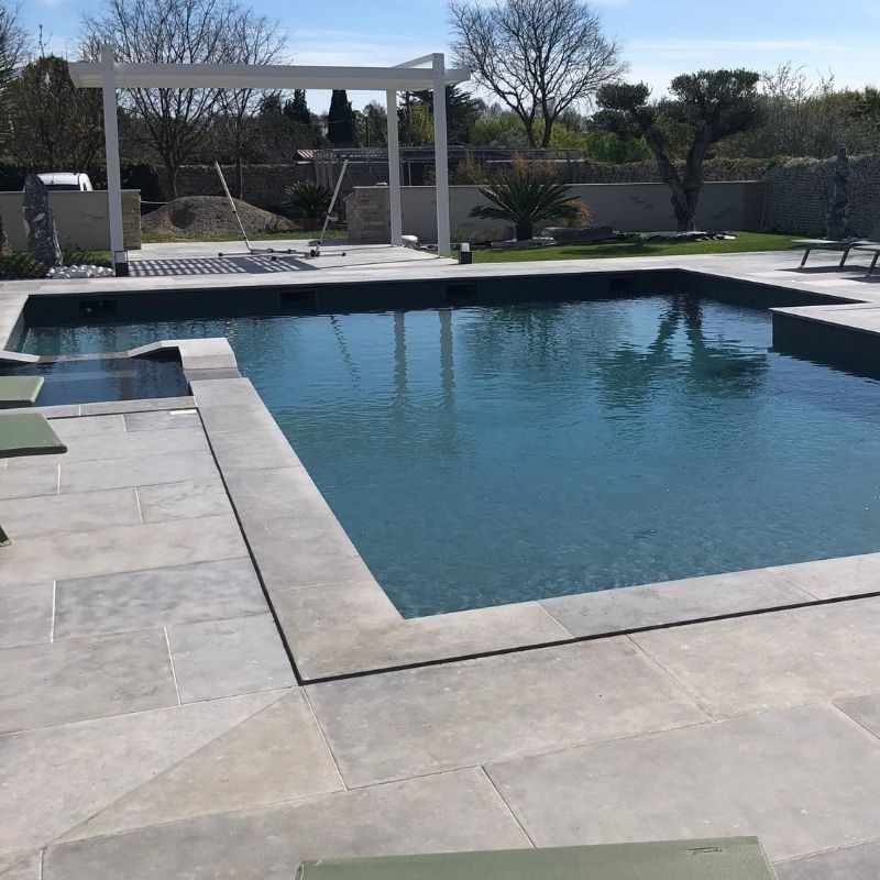 Margelle de piscine pierre Sinaï Grise 90x30x3 cm Bord Droit - Ti'ma Stone