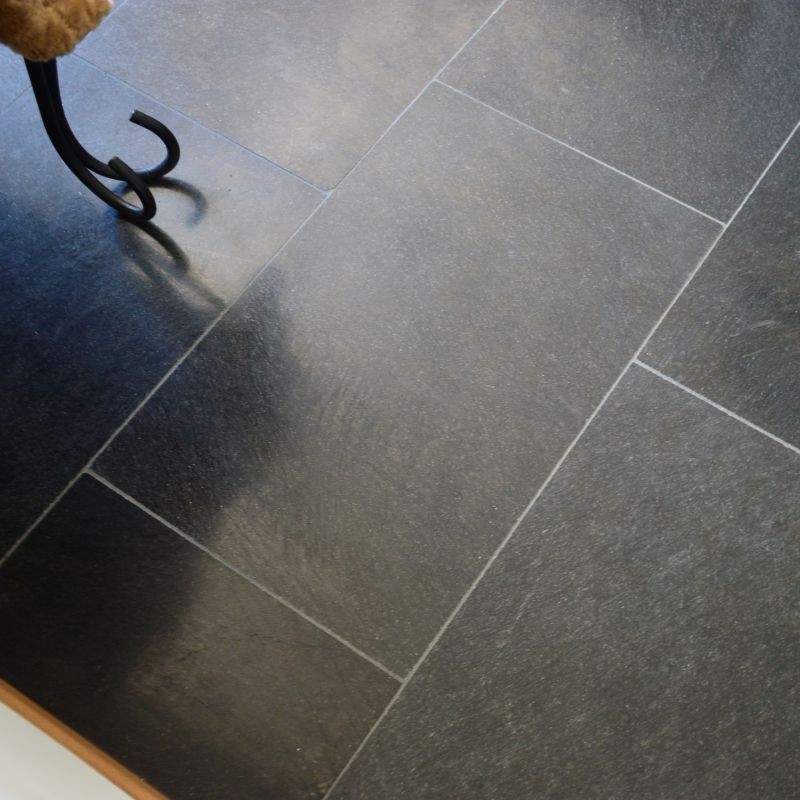 Dallage Granit Noir finition adoucie 60x40x1,5 cm - Ti'ma Stone