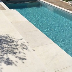 Dallage pierre calcaire Ibiza finition sablée brossée - Ti'ma Stone