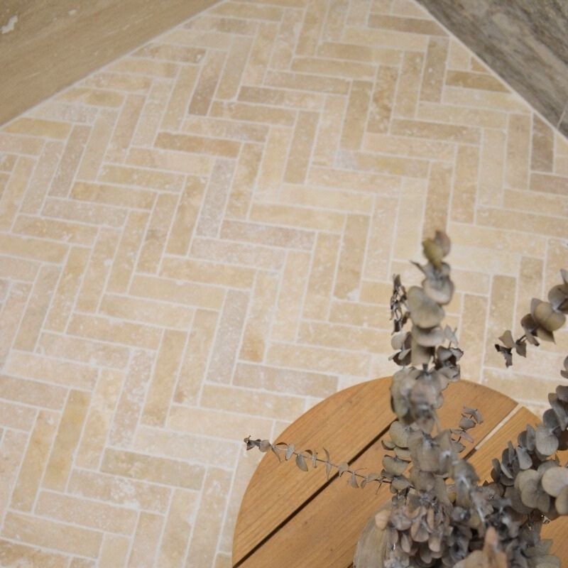 Chevron Travertin Beige Clair 1er choix Vieilli 20,3x5x1 cm - Ti'ma Stone