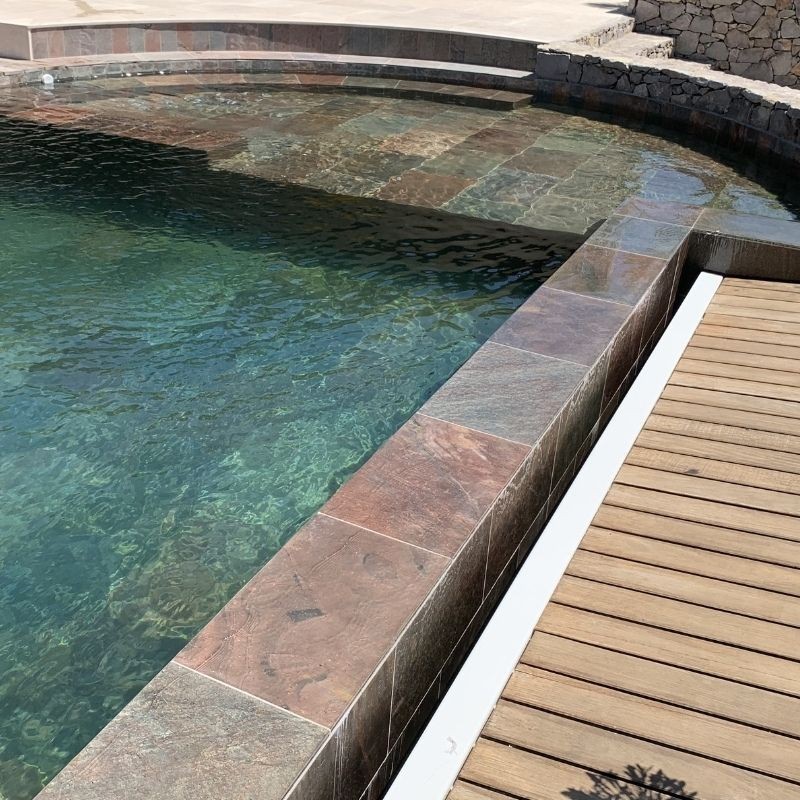 Margelle de piscine Quartzite rouge 60x33x3 cm 1/2 Rond - Ti'ma Stone