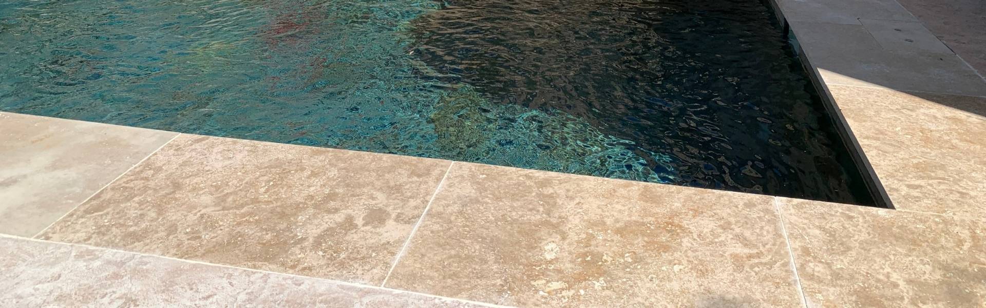 Aménagement d'une terrasse en pierre naturelle Piscine avec terrasse en pierre