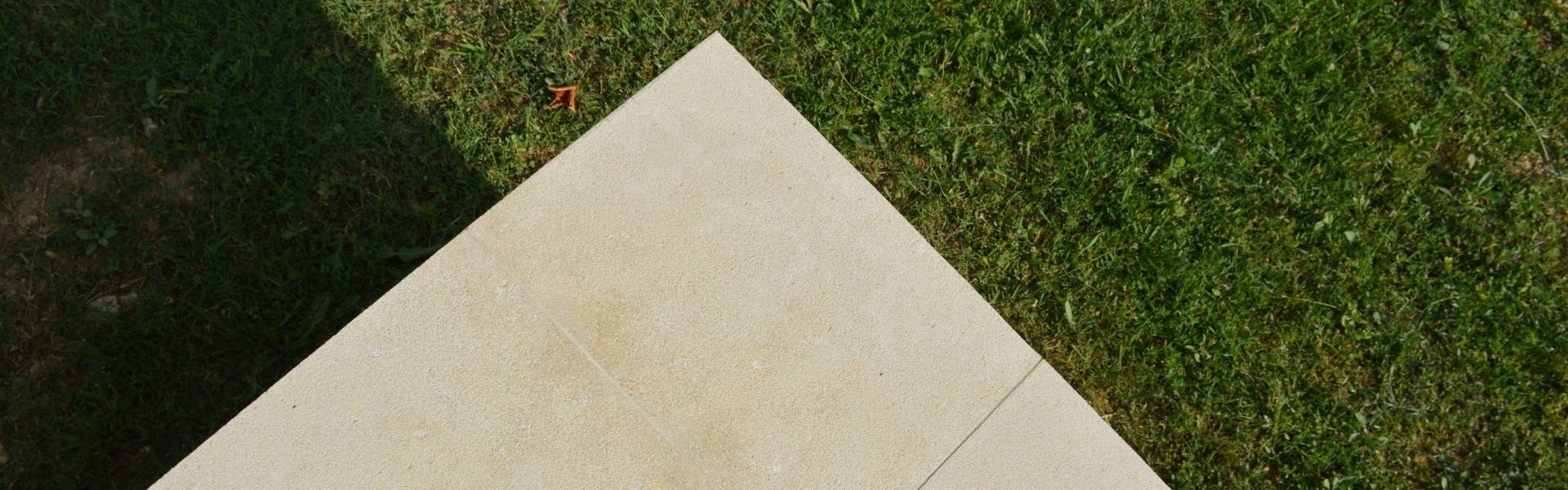 Focus sur un carrelage de forte épaisseur en pierre naturelle Carrelage forte épaisseur