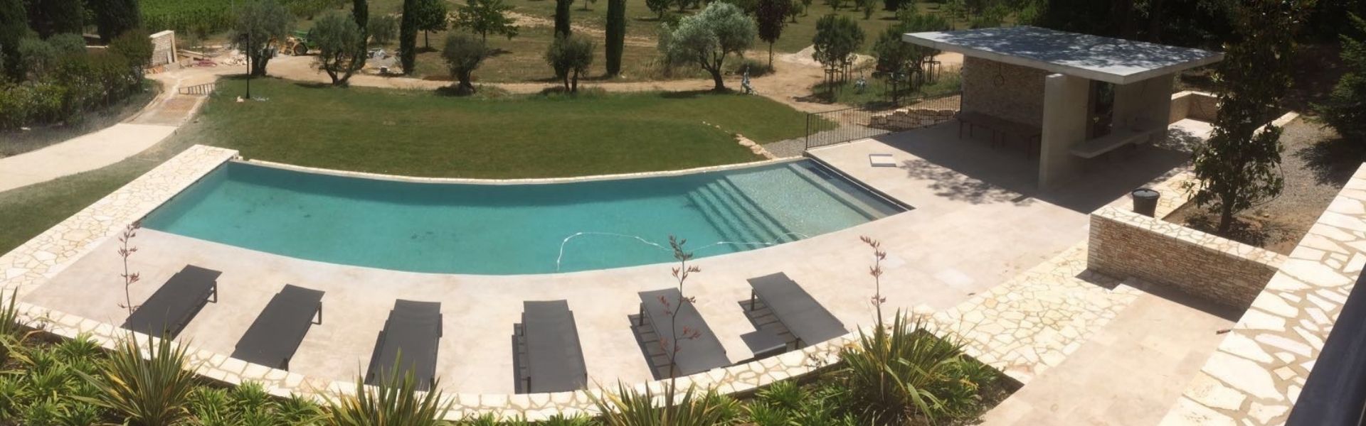 Terrasse dallage en pierre beige Dallage pierre beige