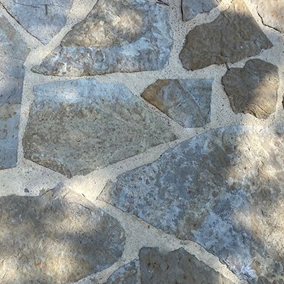 echantillons-pierres-naturelles-LOT Échantillons de différentes pierres naturelles disponibles, présentant des variations de couleurs, de textures et de finitions pour aider au choix du matériau.