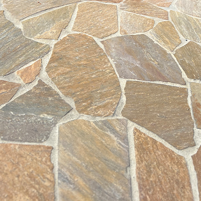 echantillons-pierres-naturelles-QUARTZITEJAUNE Échantillons de différentes pierres naturelles disponibles, présentant des variations de couleurs, de textures et de finitions pour aider au choix du matériau.