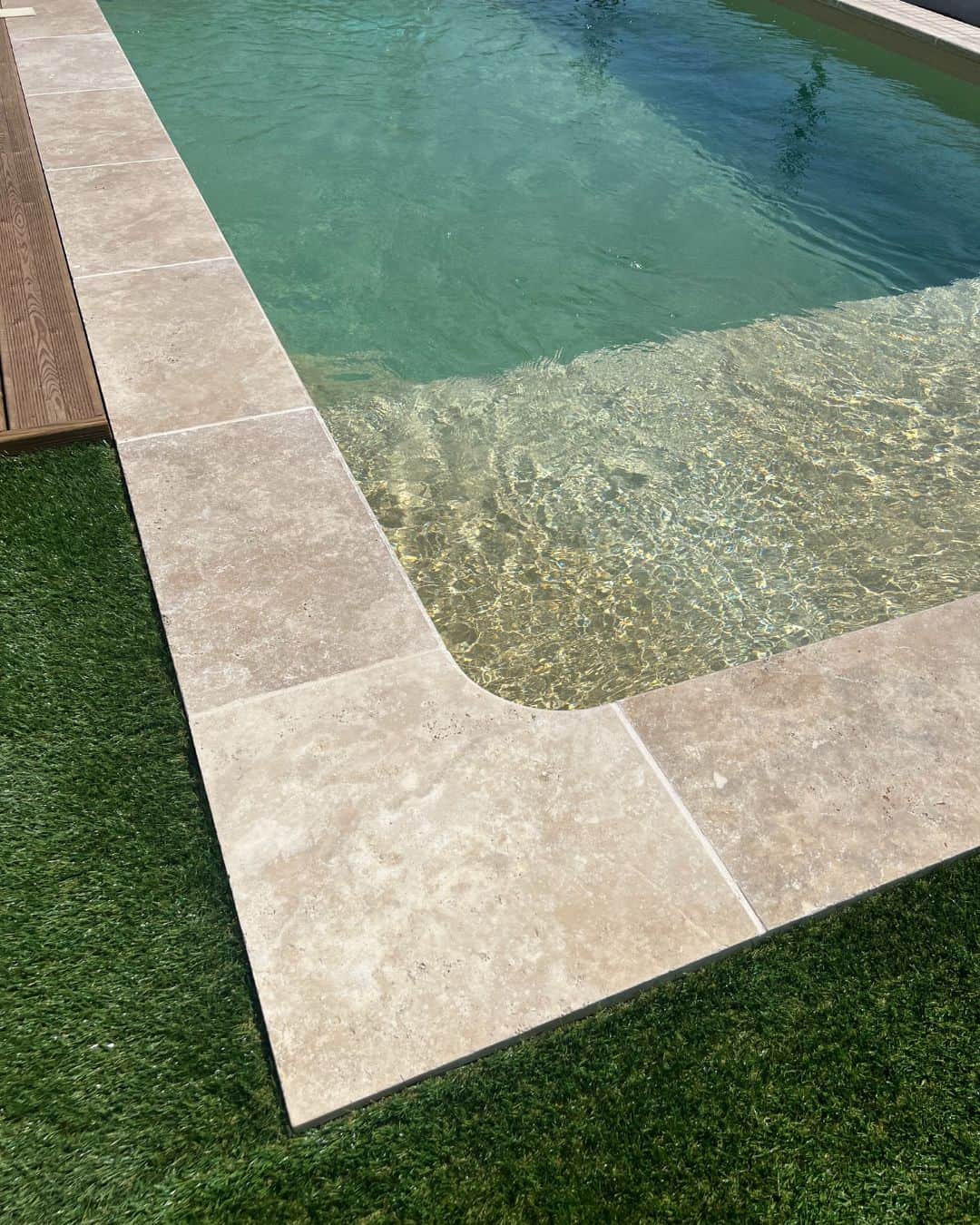 Margelles piscine travertin